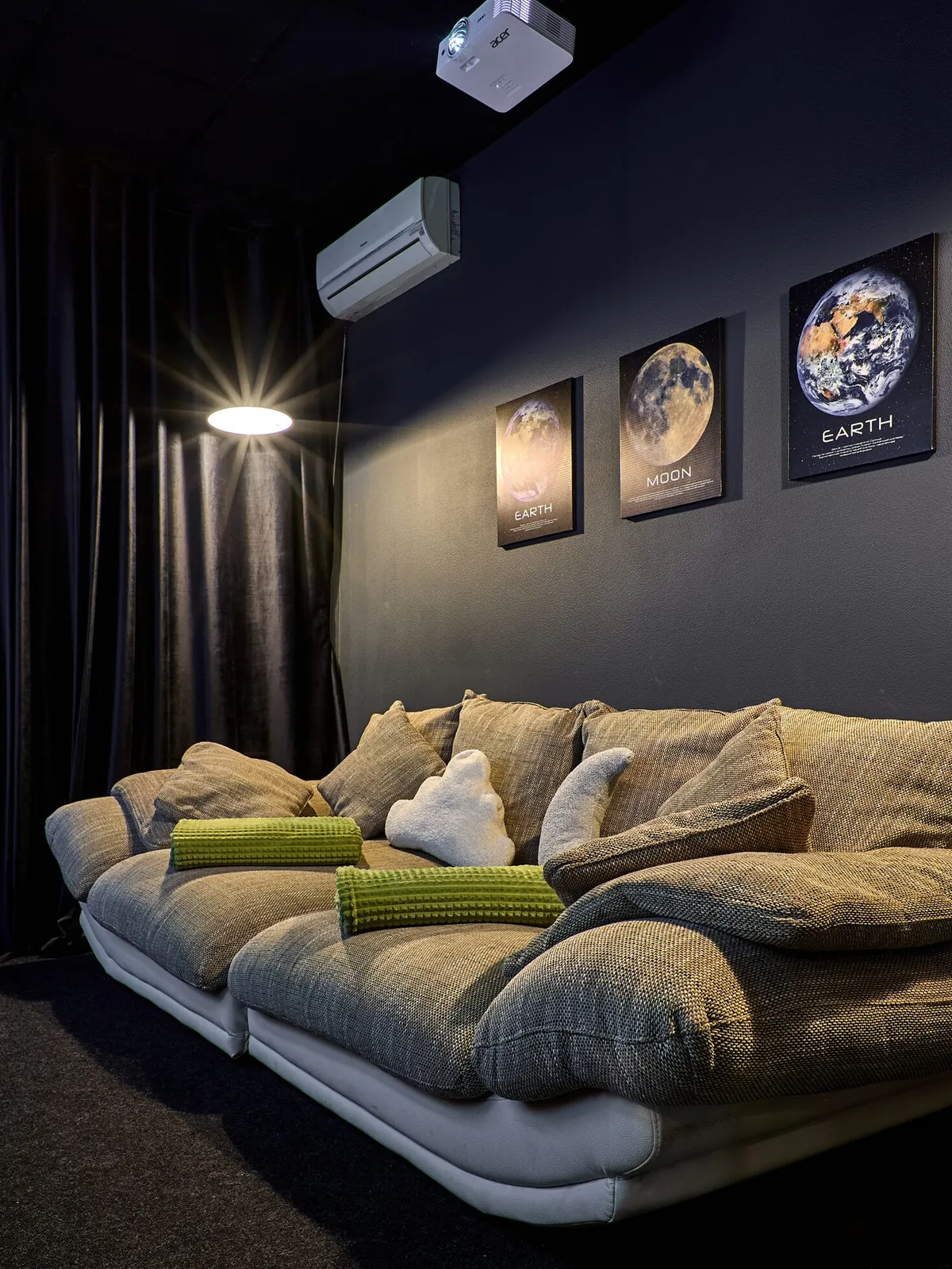 Salle de cinéma privée pour deux chez Pelino, rue Paradis à Marseille